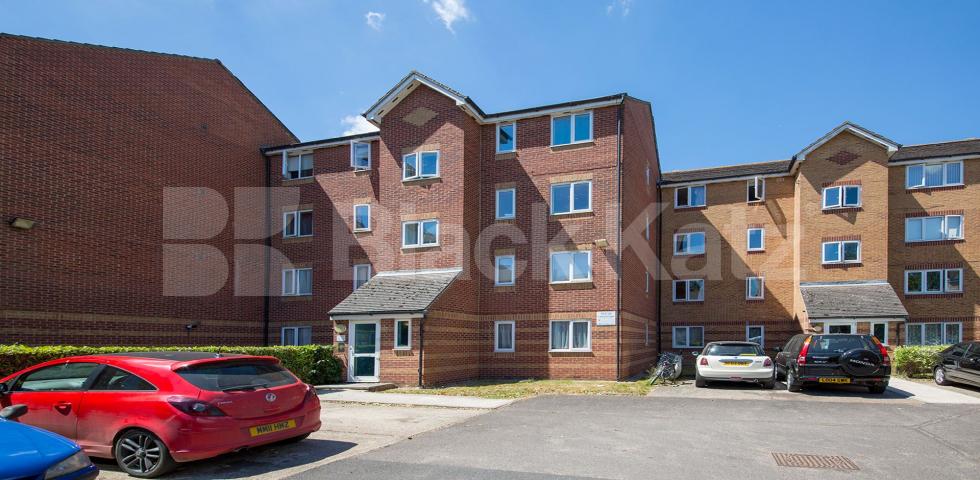 			New Instruction! Canal View!, 1 Bedroom, 1 bath, 1 reception Apartment			 Bream Close, Tottenham